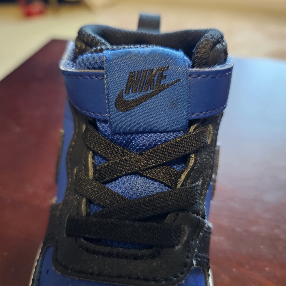 Nike Kids Sneakers in Black and Royal Blue - Picture 6 of 8